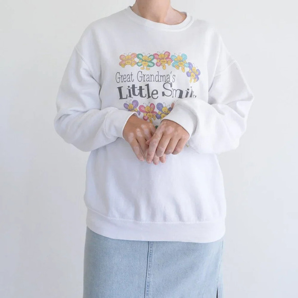Vintage Jerzees White Great Grandma Colourful Butterfly Crewneck Sweater M - Picture 2 of 12